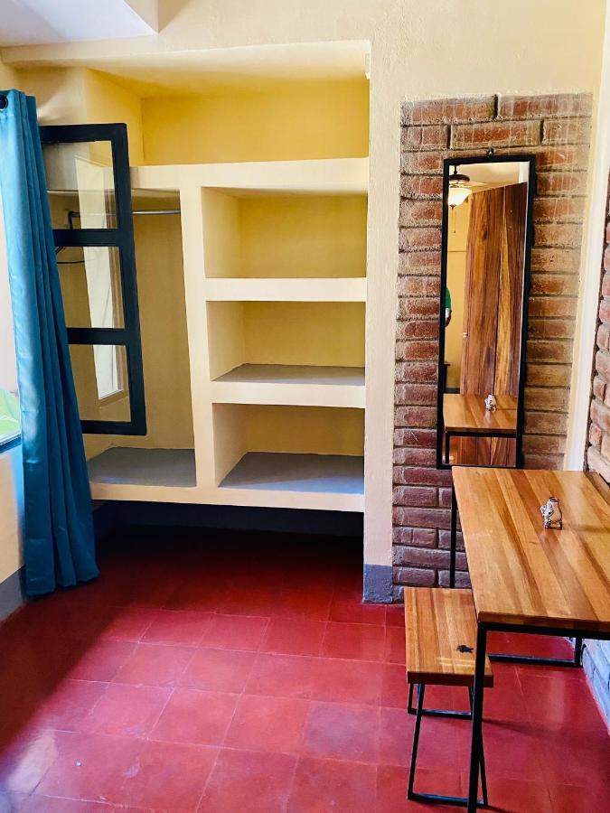 Hostal La Tortuga Booluda Leon Bagian luar foto