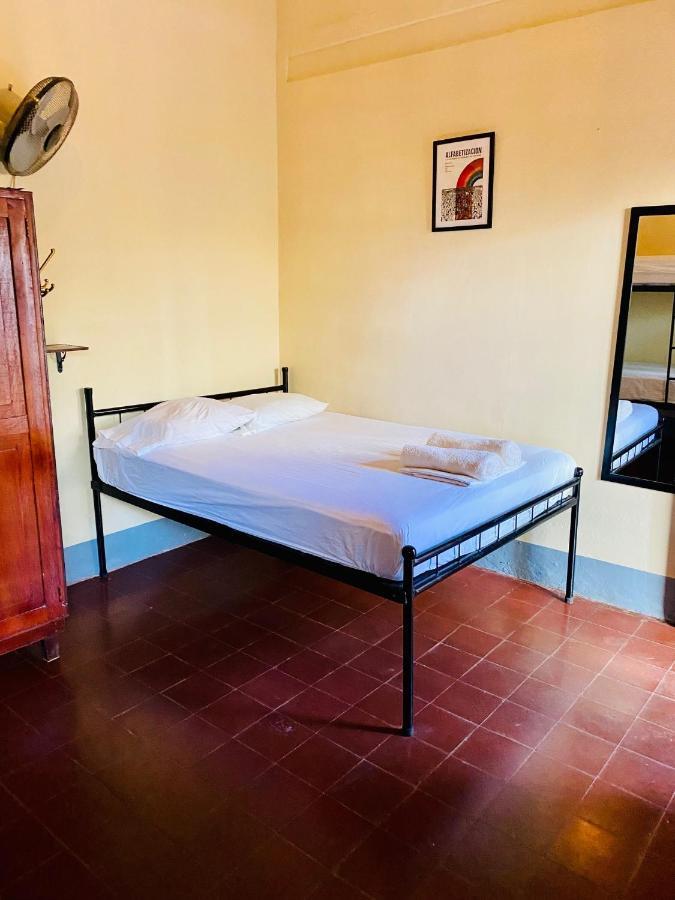 Hostal La Tortuga Booluda Leon Bagian luar foto